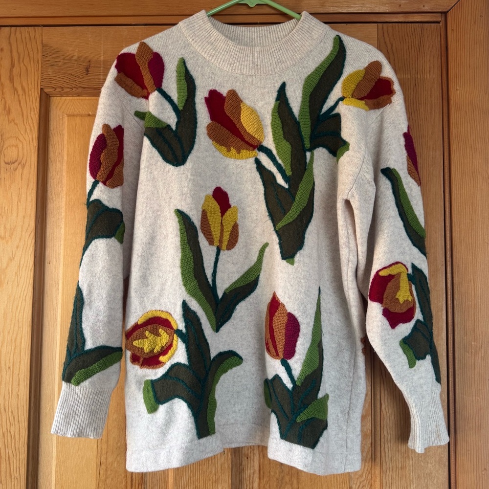 Rare Japanese 100% Wool Tulip Embroidered Sweater - Oatmeal